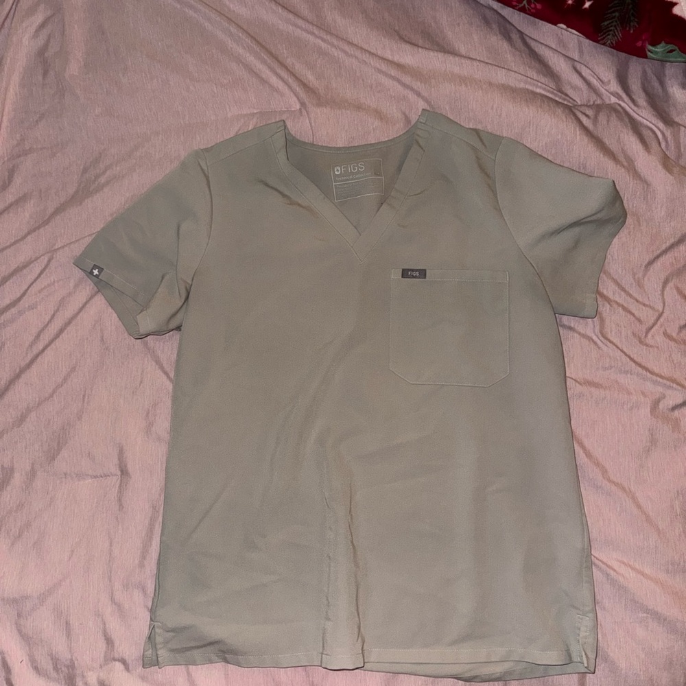 FIGS v neck